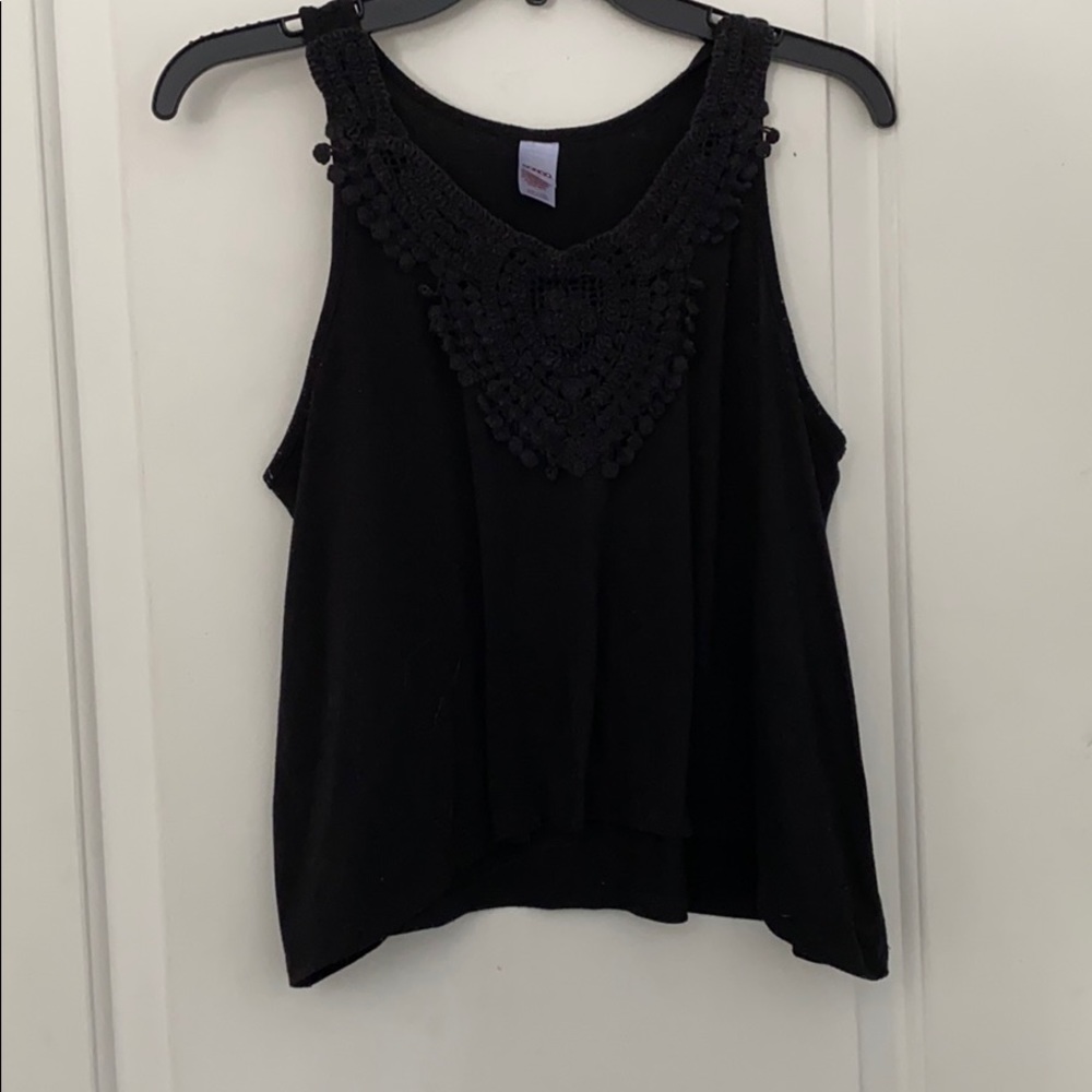 black detailed tank